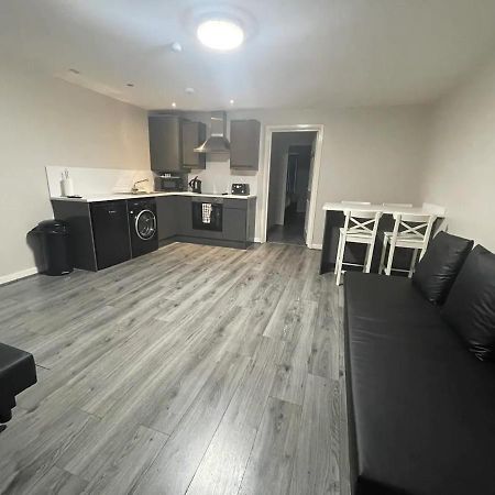 Hosted By Ryan - 2 Bedroom Apartment ลิเวอร์พูล ภายนอก รูปภาพ