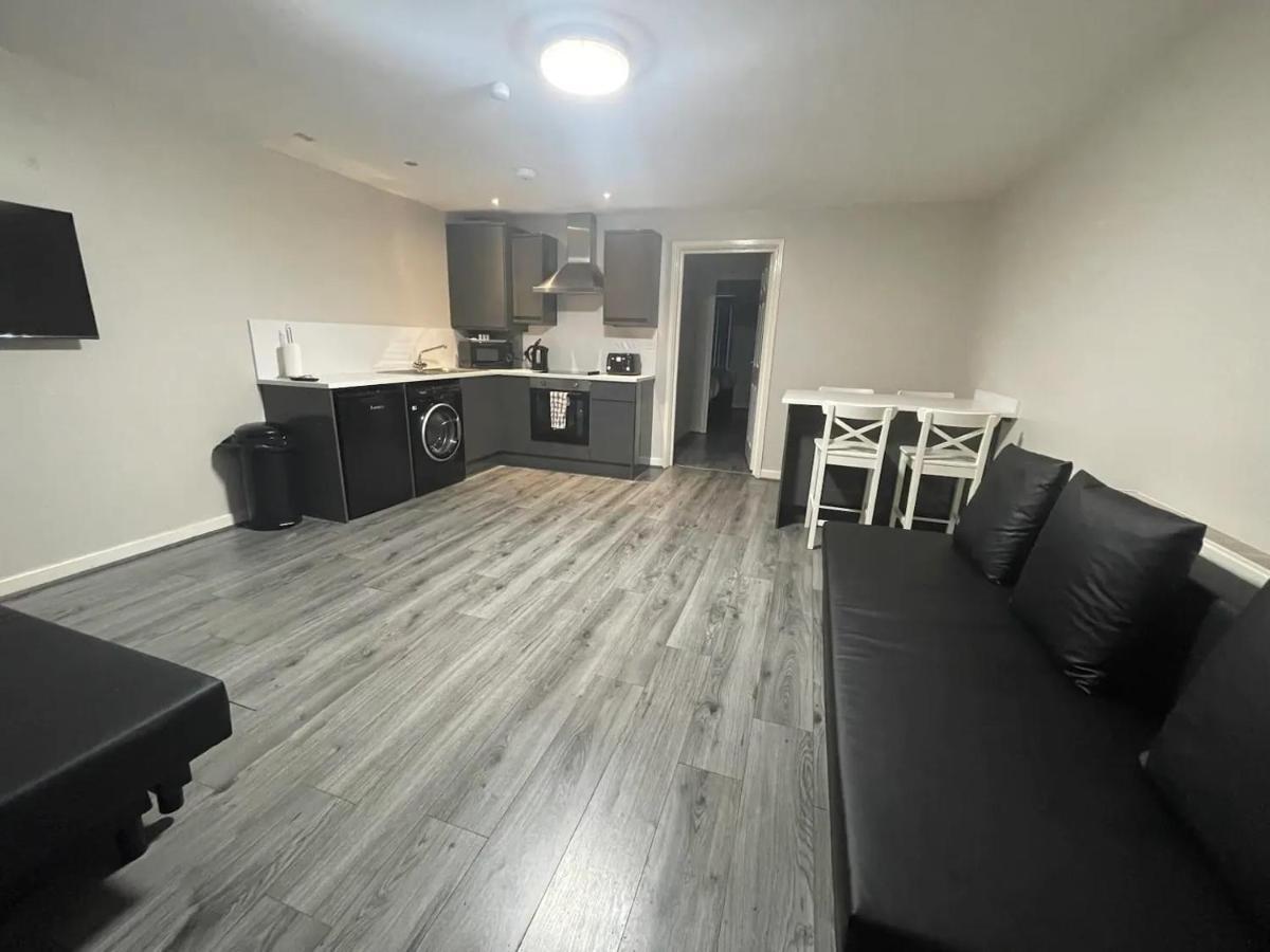 Hosted By Ryan - 2 Bedroom Apartment ลิเวอร์พูล ภายนอก รูปภาพ