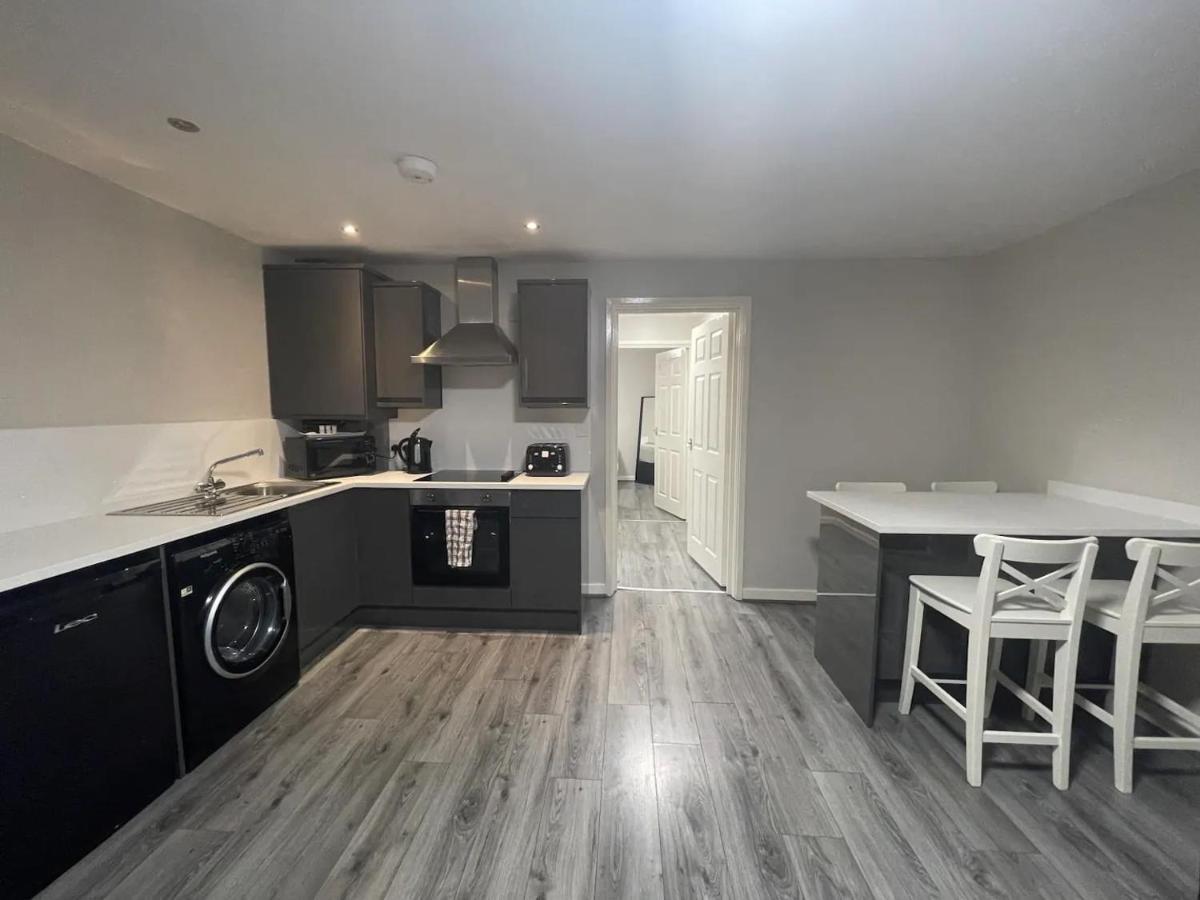 Hosted By Ryan - 2 Bedroom Apartment ลิเวอร์พูล ภายนอก รูปภาพ